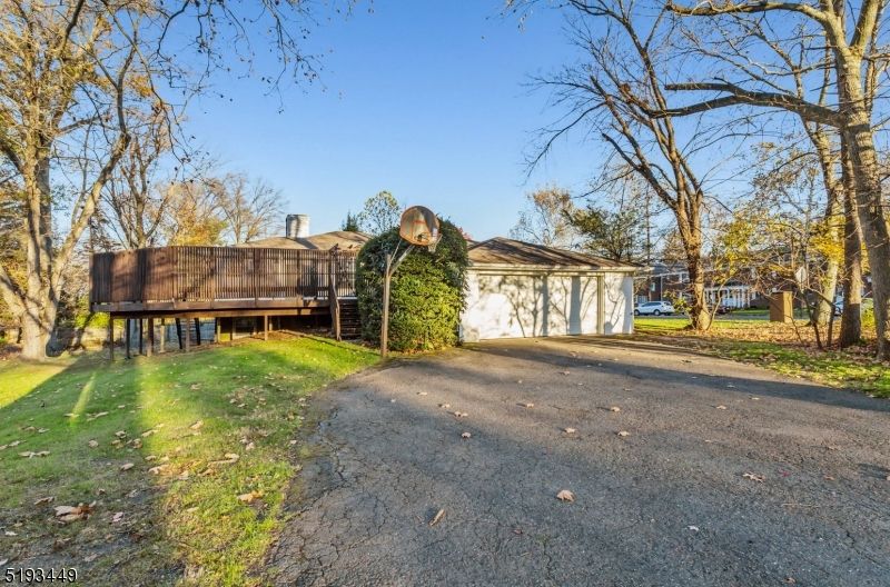 33 Fair Lawn Ave