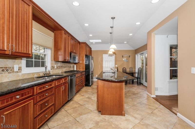33 Fair Lawn Ave