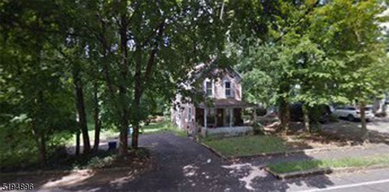 805 Mountain Ave