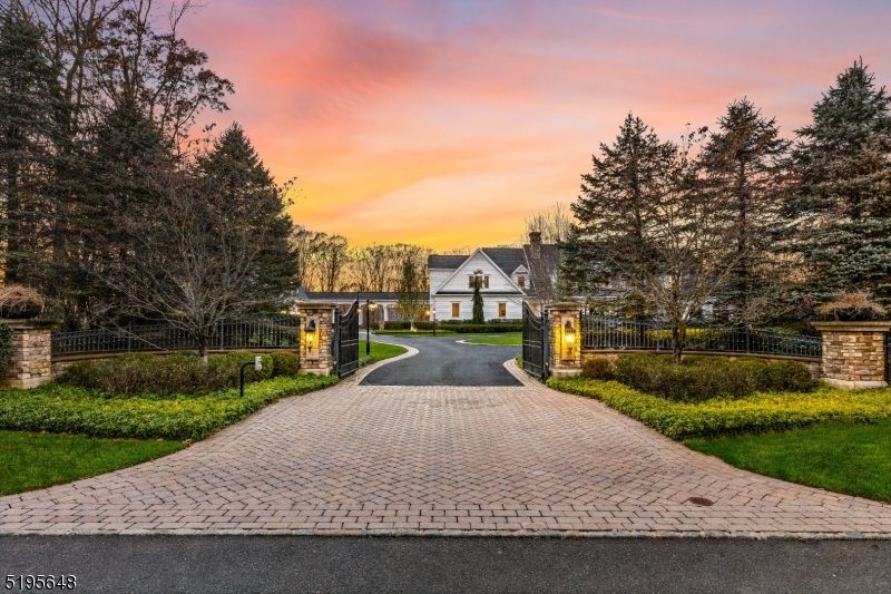 5 Majestic Woods Dr