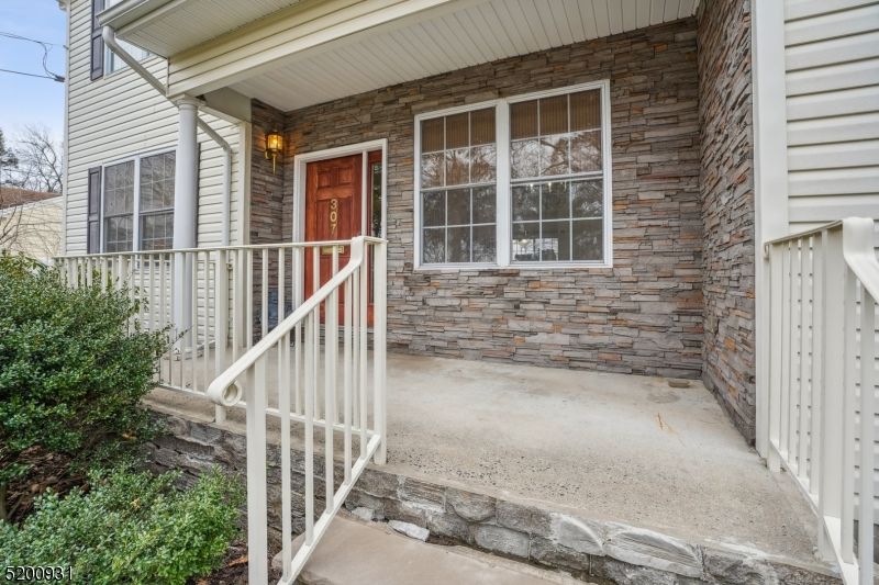 307 Hillside Ave