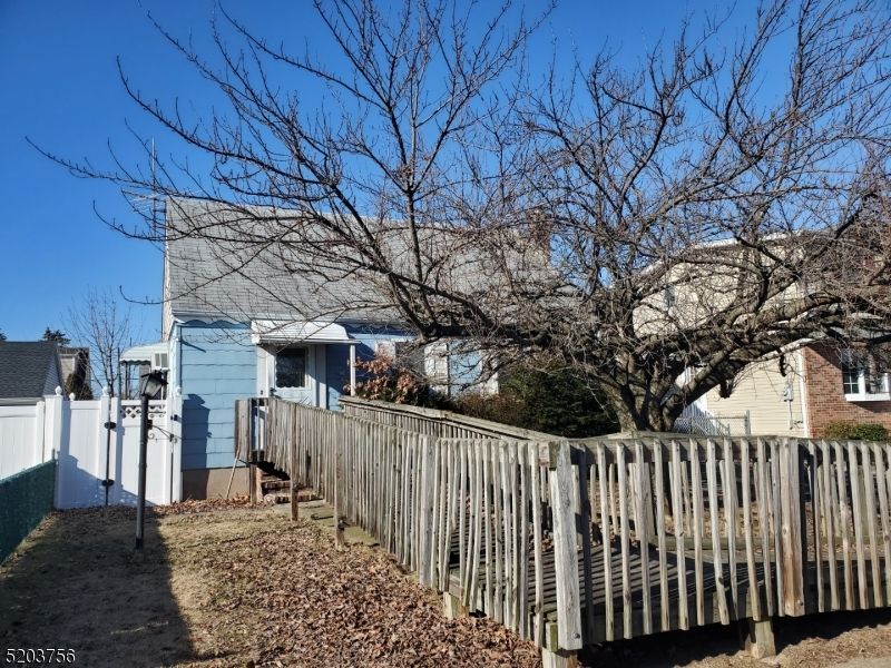 589 Hickory Ave