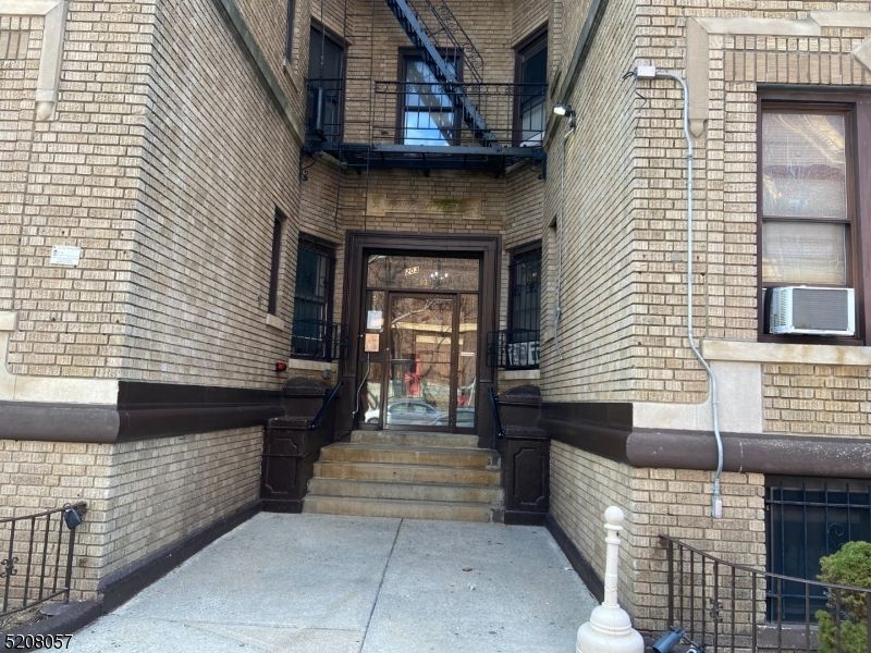 203 Harrison Ave