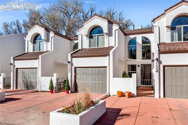 122 Creekside Lane
