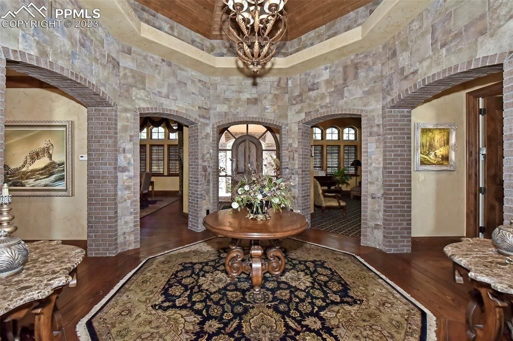 1825 Brantfeather Grove