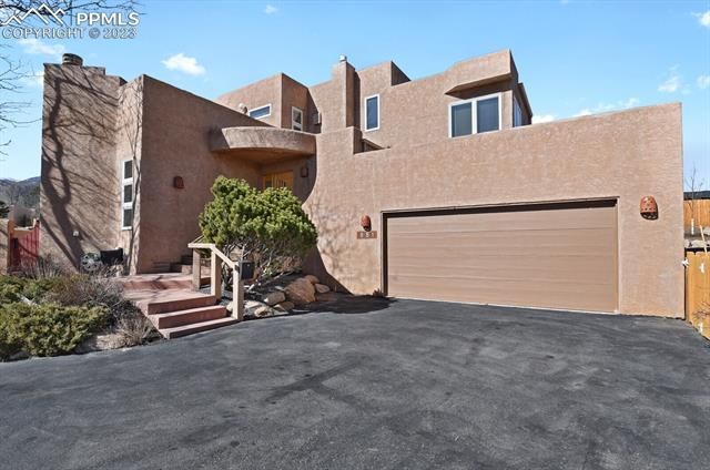 881 Oxford Lane