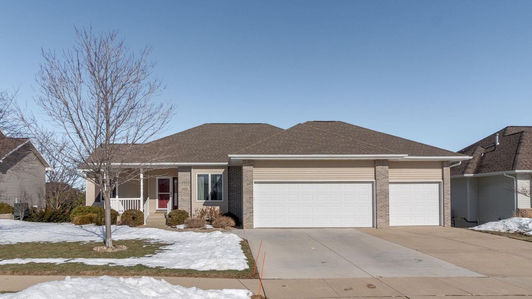 2225 Barkwood Drive, Cedar Falls, IA, 50613 eXp Realty®