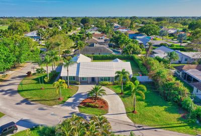 305 Fairway N Tequesta FL 33469