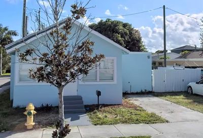 913 10th N Avenue Lake Worth FL 33460