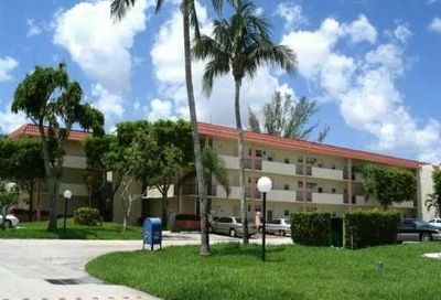 9420 S Hollybrook Lake Drive Pembroke Pines FL 33025