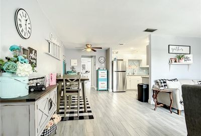 90 Pioneer Ct Fort Myers FL 33919