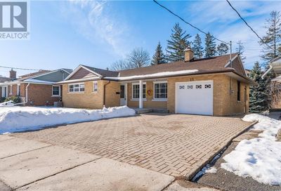 25 HAHN Place Kitchener ON N2M1R4
