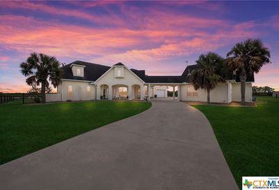 456 County Rd 413a Waelder TX 78959