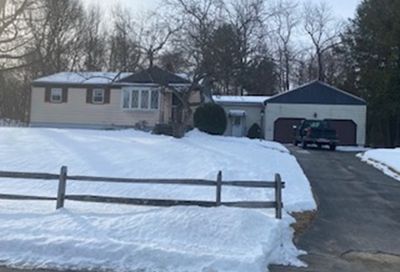 64 Pleasant Ter Leominster MA 01453