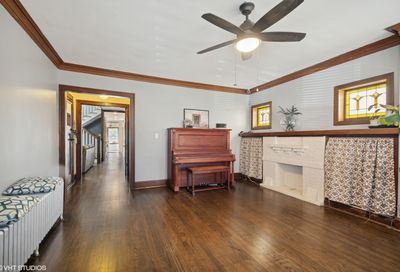 4105 W Oakdale Avenue Chicago IL 60641