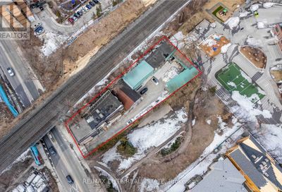 443 COXWELL AVE Toronto ON M4L3B9