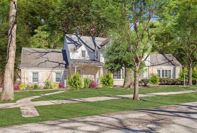 6900 N Wildwood Avenue Chicago IL 60646