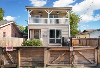 205 Del Valle Alley San Antonio TX 78207