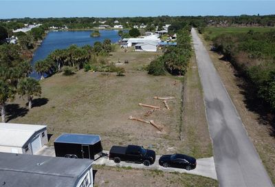 1075 Friendship Drive Moore Haven FL 33471