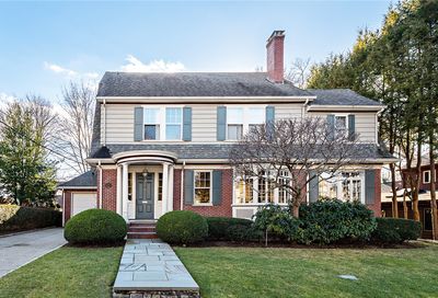 32 Kenilworth Way Pawtucket RI 02860