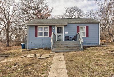 7586 Prospect Avenue Kansas City MO 64132