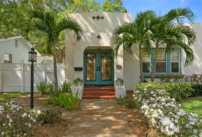 934 13th Street N St Petersburg FL 33705