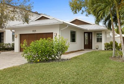 1723 Hillview Street Sarasota FL 34239