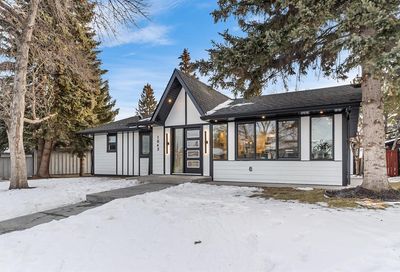 1043 Lake Christina Way Calgary AB T2J2R4