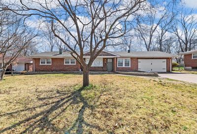 862 Cernicek Lane St Louis MO 63135
