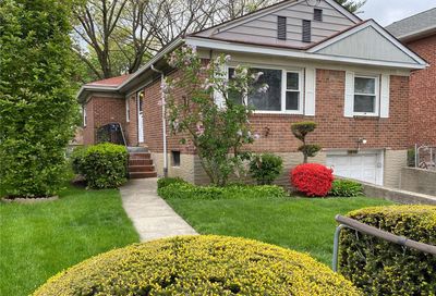 61-14 Cloverdale Boulevard Oakland Gardens NY 11364