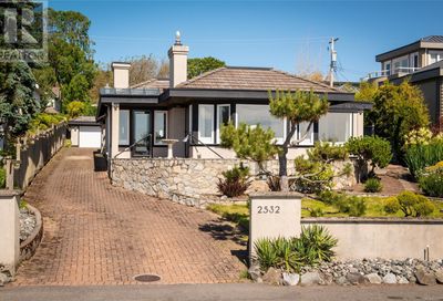 2532 Esplanade Beach Oak Bay BC V8R2W3