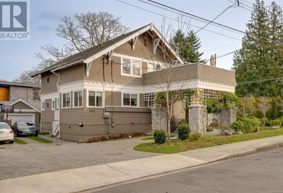 1952 Runnymede Ave Victoria BC V8S2V4