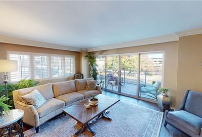 4740 Roanoke Unit 301 Parkway Kansas City MO 64112