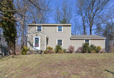 4 Hickory Ln Auburn MA 01501