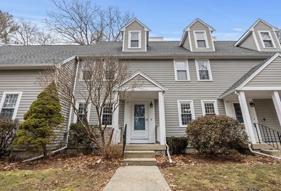 111 Twin Lakes Dr Halifax MA 02338