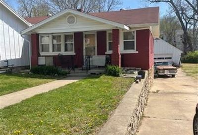 8421` Wayne Avenue Kansas City MO 64131