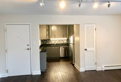 526 W Roscoe Street Chicago IL 60657