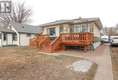 1214 Elm Street SE Medicine Hat AB T1A1C7