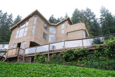1135 MILLSTREAM ROAD West Vancouver BC V7S2C8