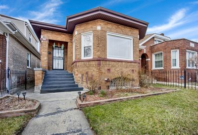 8132 S Paxton Avenue Chicago IL 60617