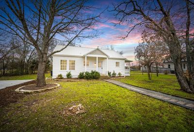 664 E Galveston Street Giddings TX 78942
