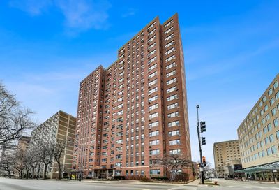 2909 N Sheridan Road Chicago IL 60657