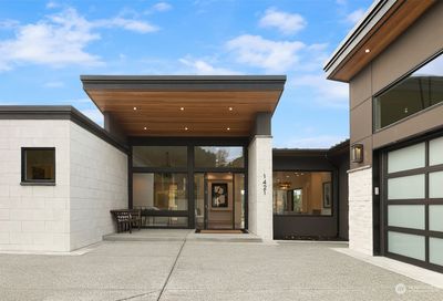 1421 88th Avenue NE Clyde Hill WA 98004