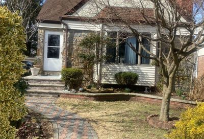 9-18 120 Street College Point NY 11356