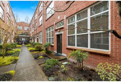 1009 NW Hoyt St Portland OR 97209