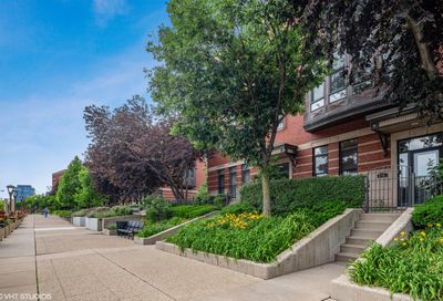 1015 N Riverwalk Street Chicago IL 60610