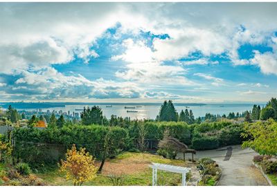2030 RUSSET WAY West Vancouver BC V7V3B4