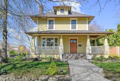 913 NE Ainsworth St Portland OR 97211