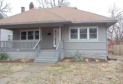 5825 Woodland Avenue Kansas City MO 64110