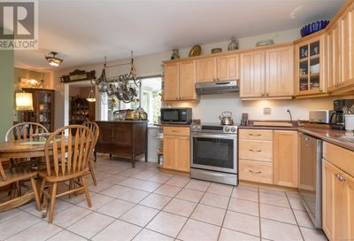 4047 Haro Rd Saanich BC V8N4B3